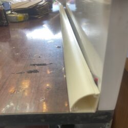 NẸP NHỰA GÓC TƯỜNG 2P5 2.5P